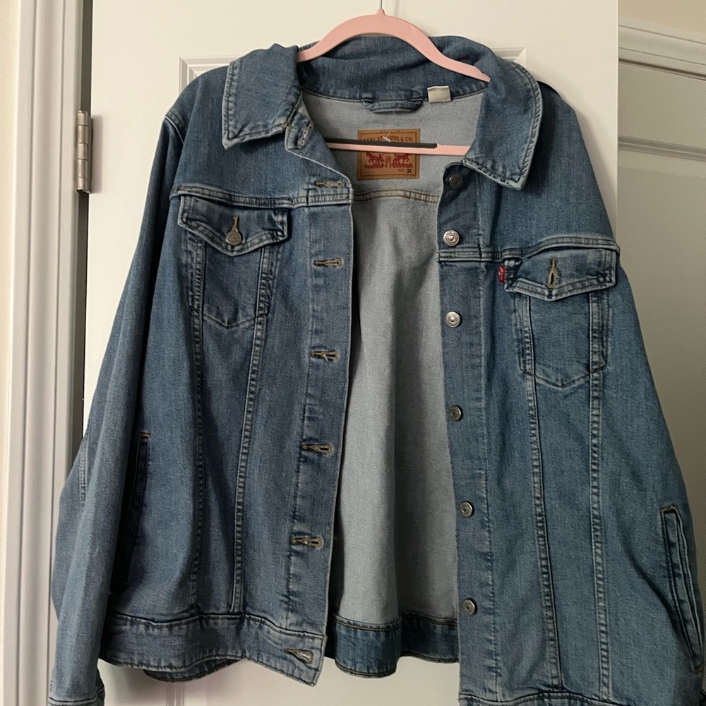 Levi light washed Jean jacket. Size 3x